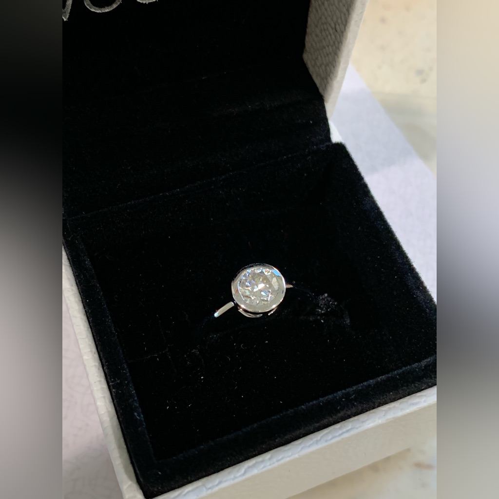 Stunning 1 Ct Moissanite Diamond Solitaire